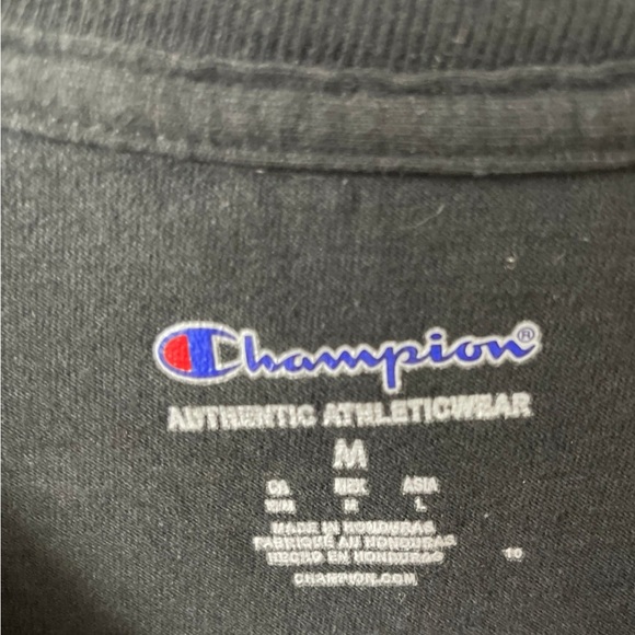 Champion t-shirt EUC (medium) - Picture 4 of 4